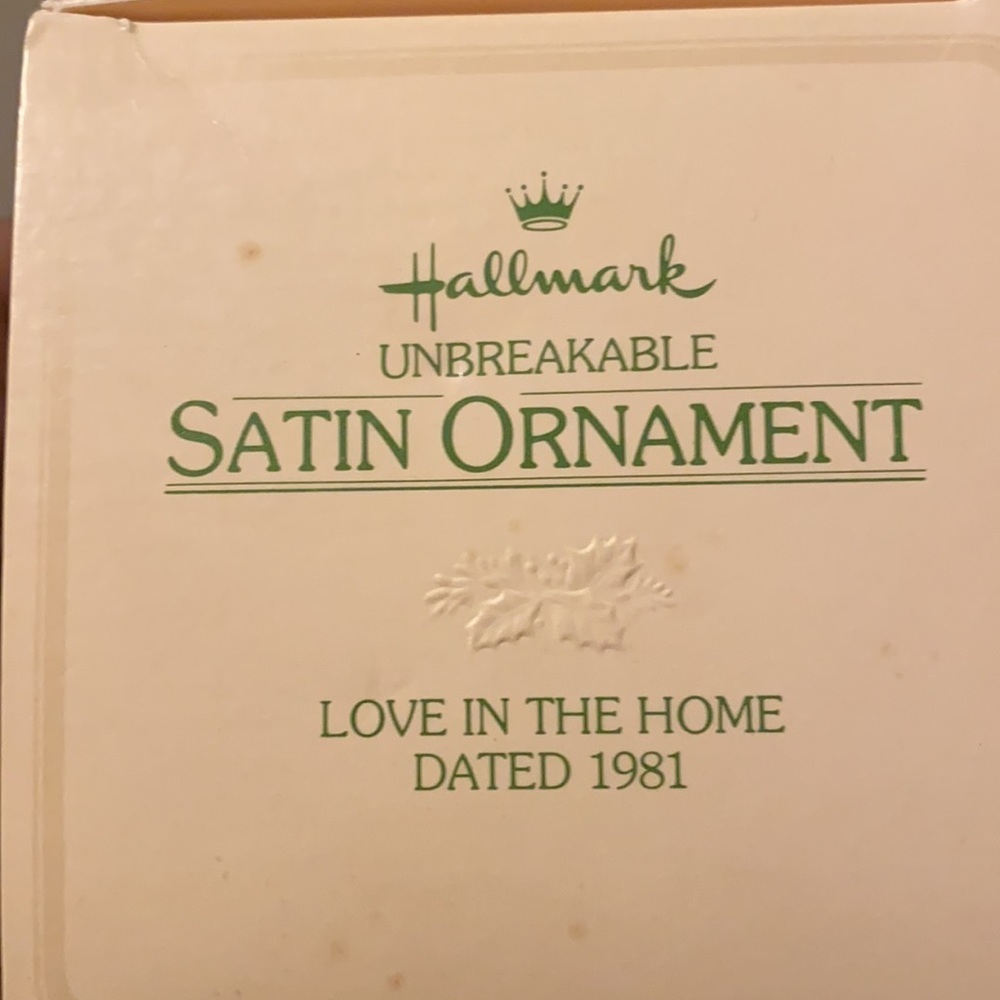 Vintage 1981 unbreakable Satin "Love In the Home" Hallmark Ornament. - Picture 4 of 4